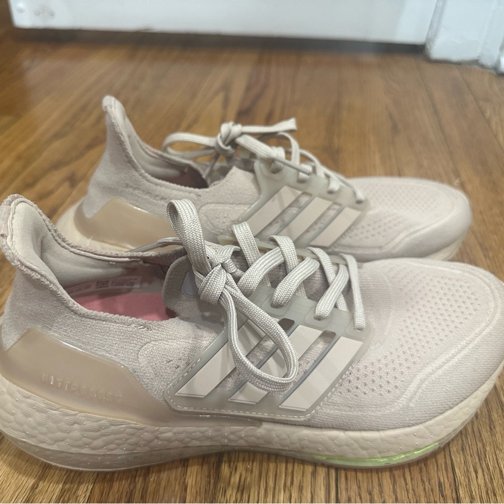 Adidas Ultraboost - Picture 2 of 4